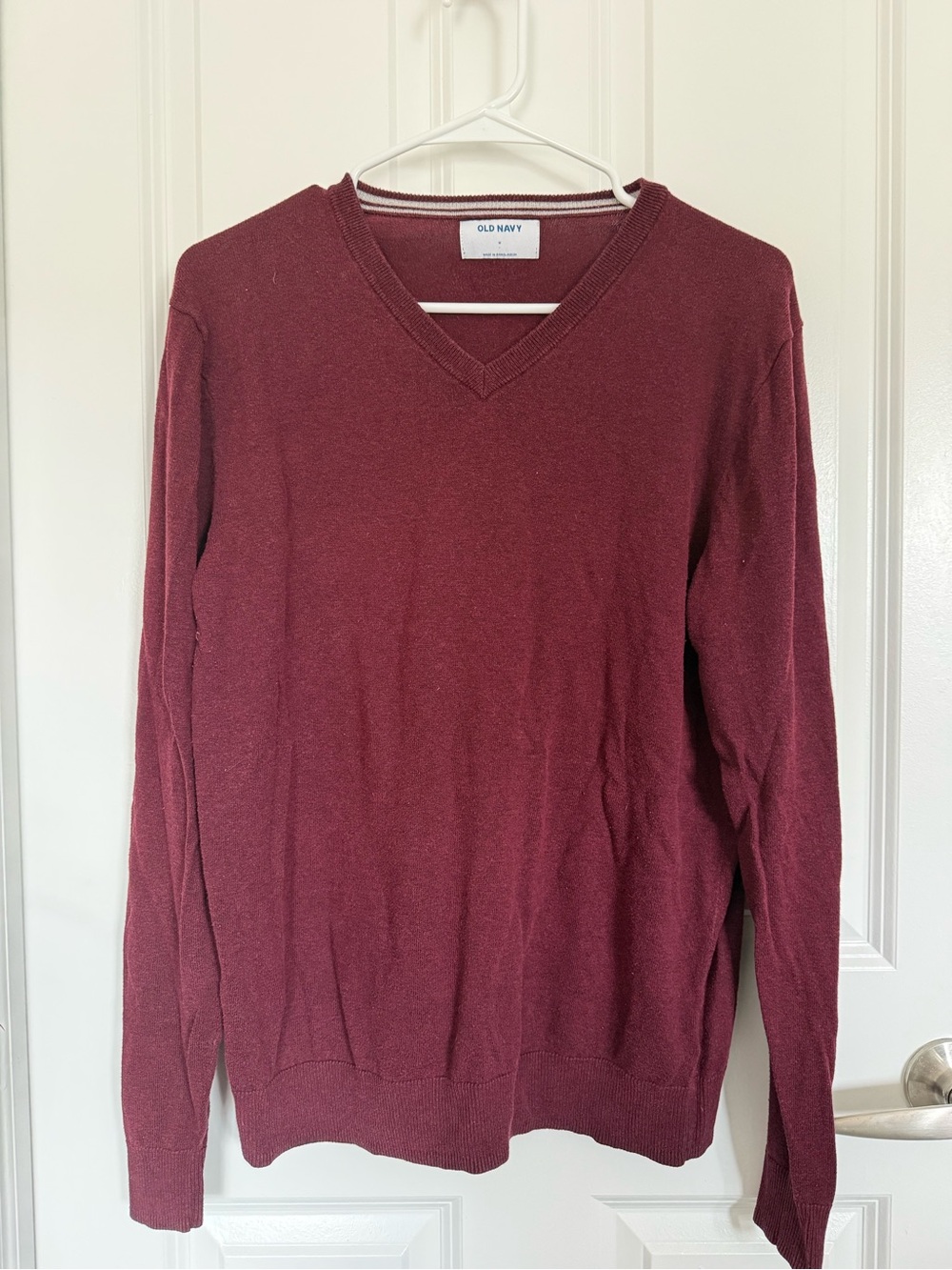 Old Navy Men's V-Neck Sweater in Wine Red